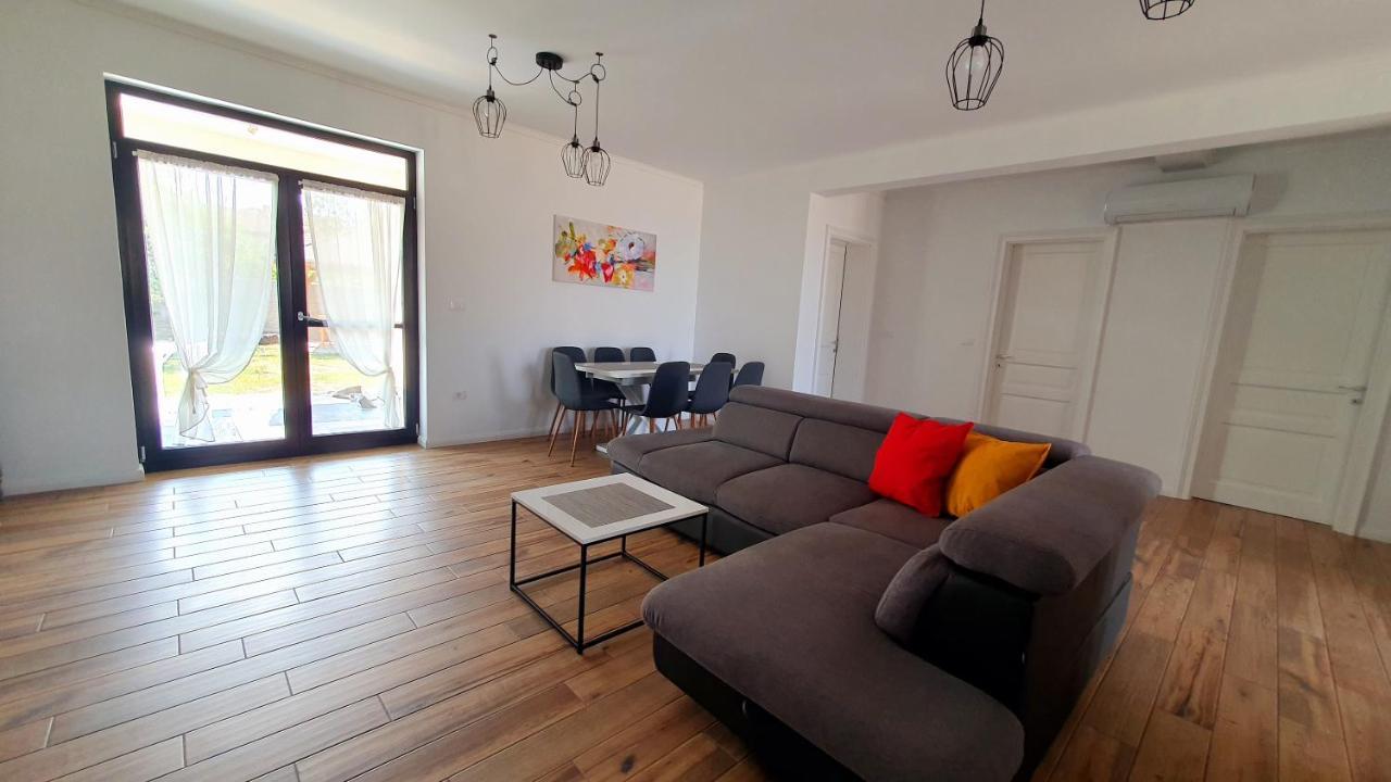 Casanova Villa Sînmartin Buitenkant foto