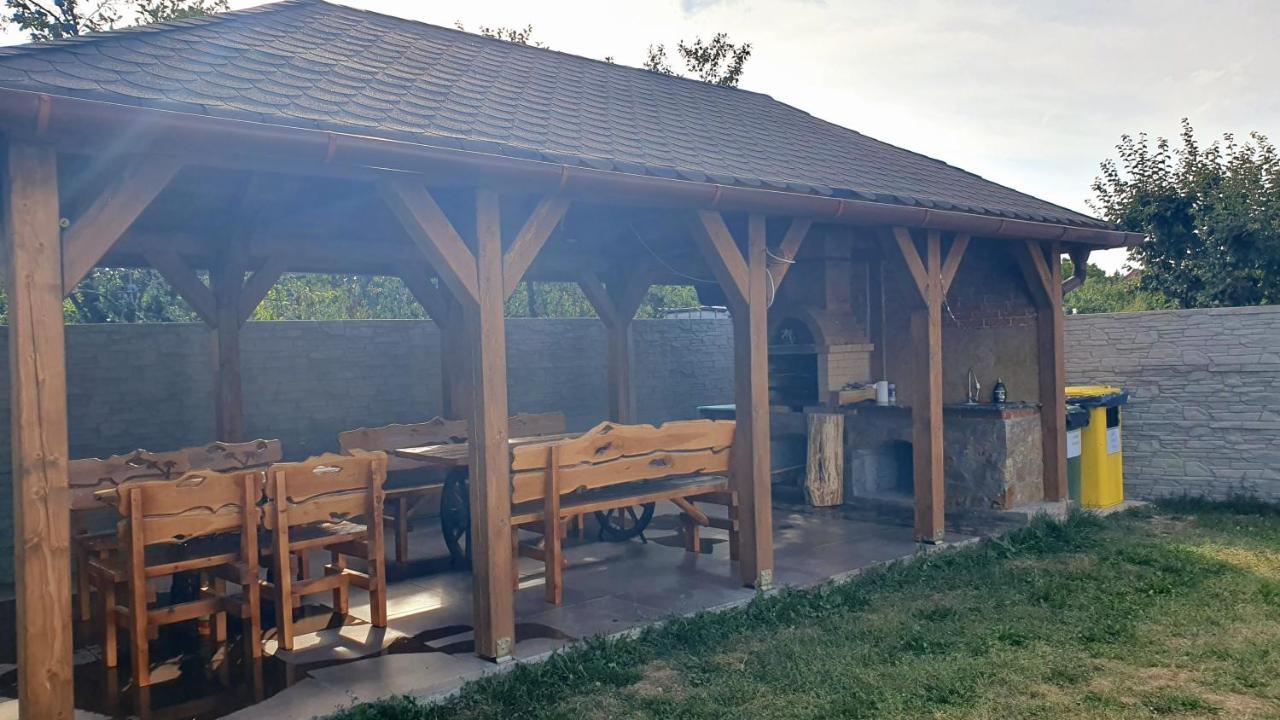 Casanova Villa Sînmartin Buitenkant foto